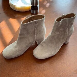 Ladiea Vionic Sibley Sz 9.5 Taupe Suede Ankle Boots